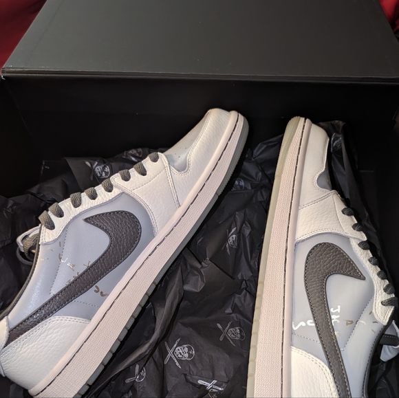 Custum Jordan 1 lows "PLAYSTATION" BY SHOE SURGEON - Picture 5 of 8